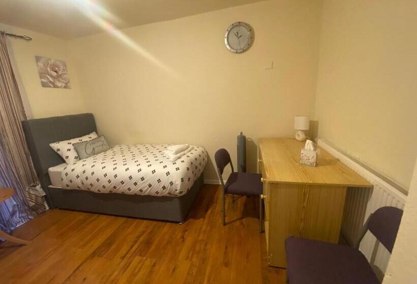 Quarto Estandar Banheiro Compartilhado, Png Suites   Abernant Rooms Shared Facilities