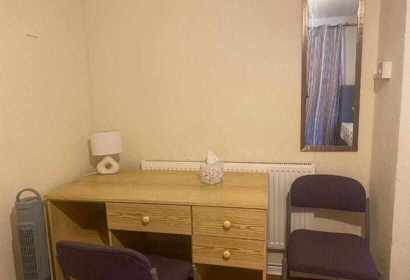 Quarto Estandar Banheiro Compartilhado, Png Suites   Abernant Rooms Shared Facilities