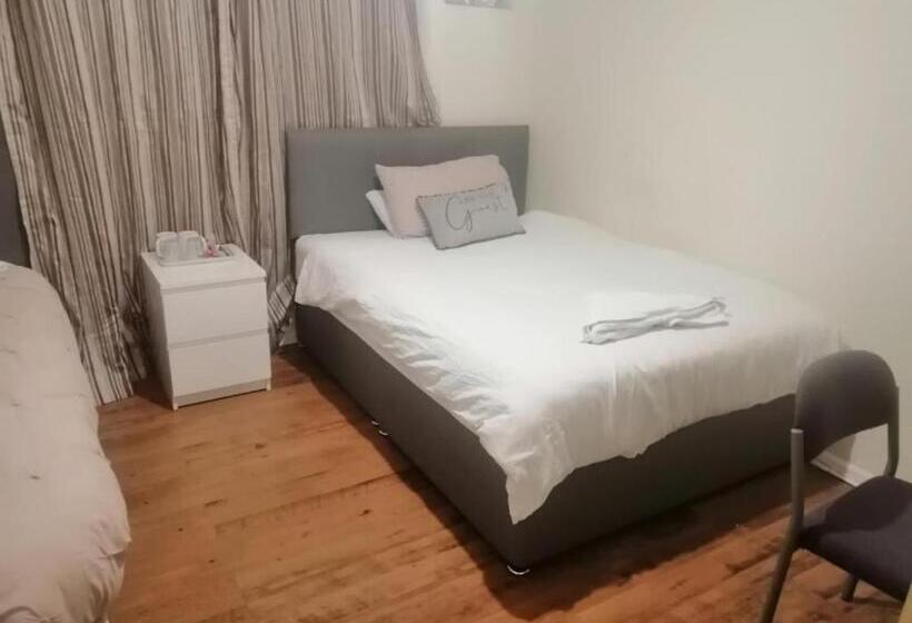 Quarto Estandar Banheiro Compartilhado, Png Suites   Abernant Rooms Shared Facilities
