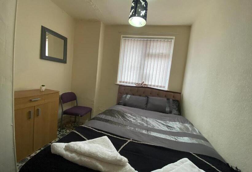 Quarto Estandar Banheiro Compartilhado, Png Suites   Abernant Rooms Shared Facilities