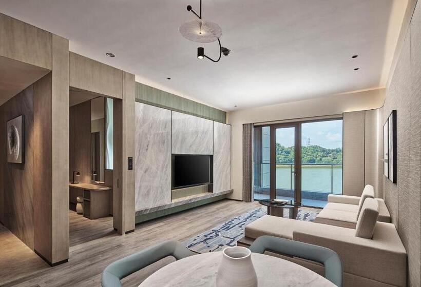 سوئیت با تخت بزرگ, Crowne Plaza Ganzhou, An Ihg