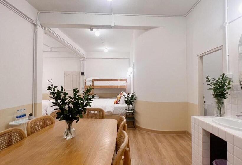 Семейный Номер, La Moon House
