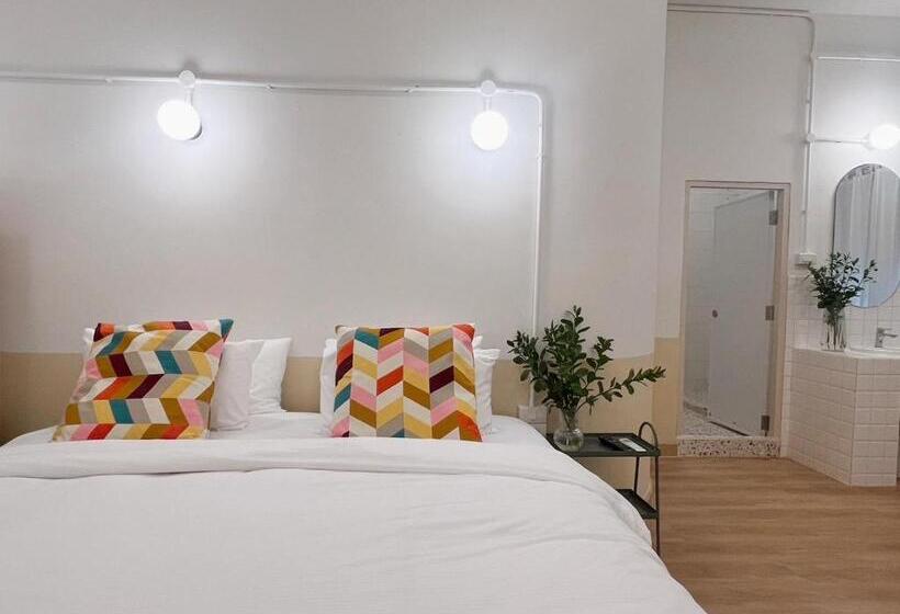 Семейный Номер, La Moon House