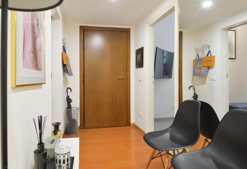 اتاق استاندارد با سرویس بهداشتی مشترک, Milano Lights
