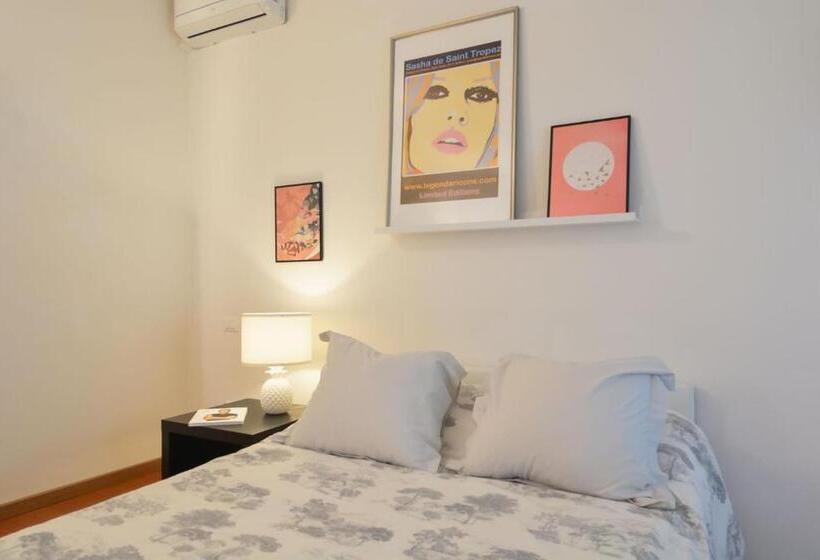 اتاق استاندارد با سرویس بهداشتی مشترک, Milano Lights