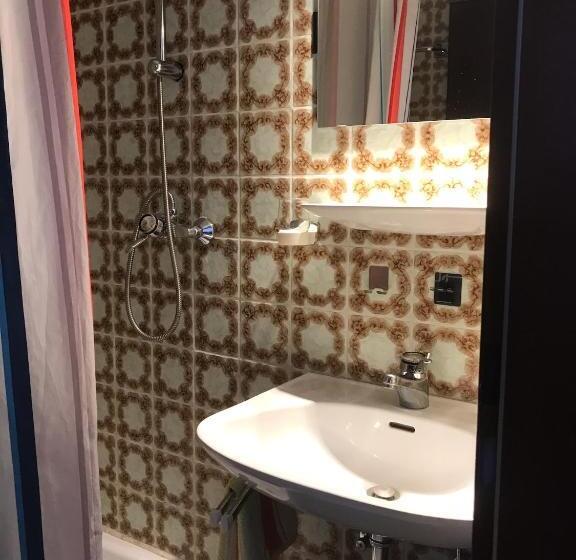 Quarto Estandar Individual, Uniaparts
