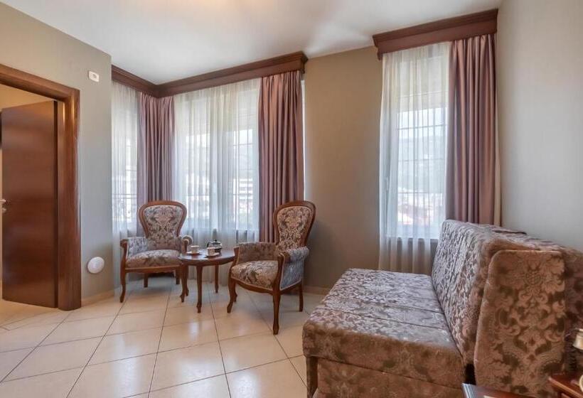 آپارتمان 1 خوابه با تراس, Villa Favorite