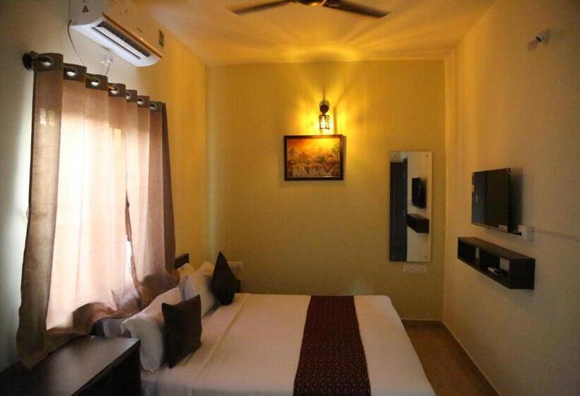 带大床的高级房间, Bangalore Airport Inn Hotel, Airport Pickup & Drop Available 24x7