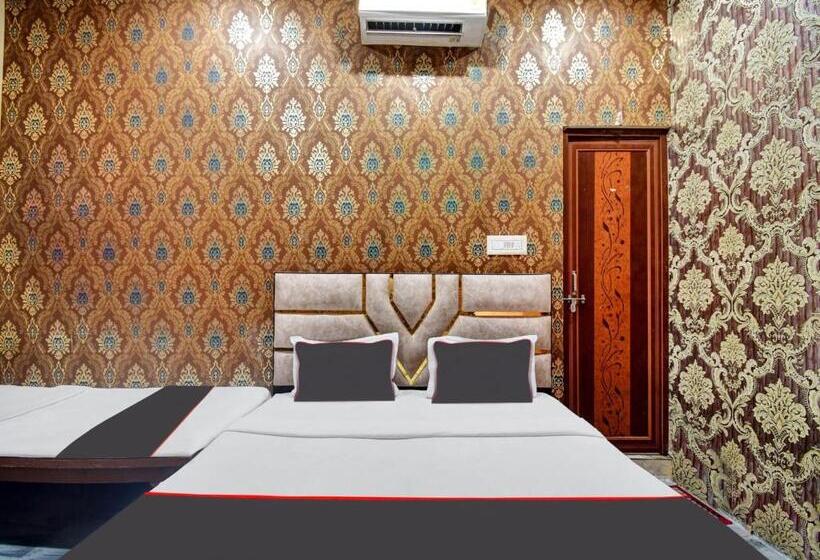 Трехместный Номер Классика, Collection O 81174 Hotel Hindustan International