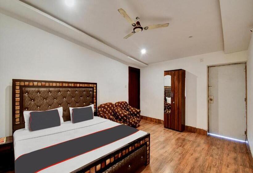 Трехместный Номер Классика, Collection O 81174 Hotel Hindustan International
