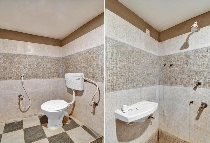 Трехместный Номер Классика, Collection O 81174 Hotel Hindustan International