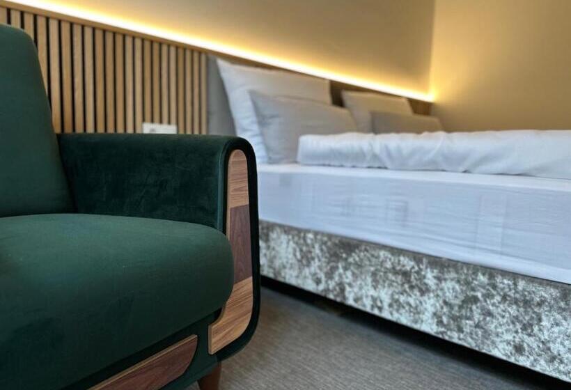 Номер Стандарт с Балконом, Boutique Hotel Greenleaf