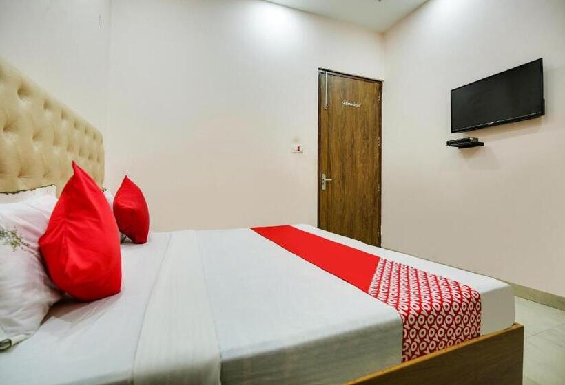 Triple Classic Room, Flagship Makkar  S Rest Inn