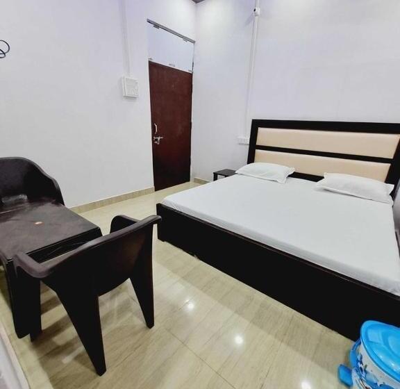 Трехместный Номер Классика, Oyo Hotel Shiva & Restaurant
