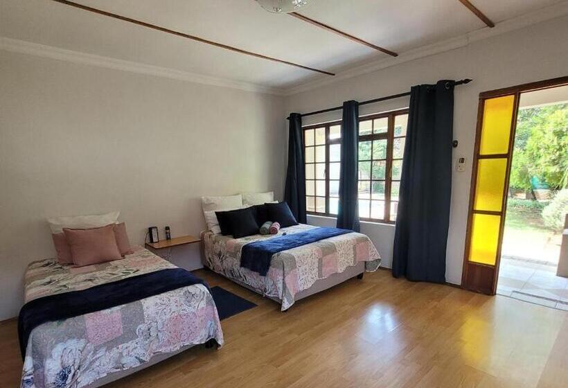 패밀리 룸, Molopo Naledi Guest Lodge