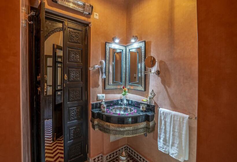 اتاق سوپریور سه تخته, Riad Almisk