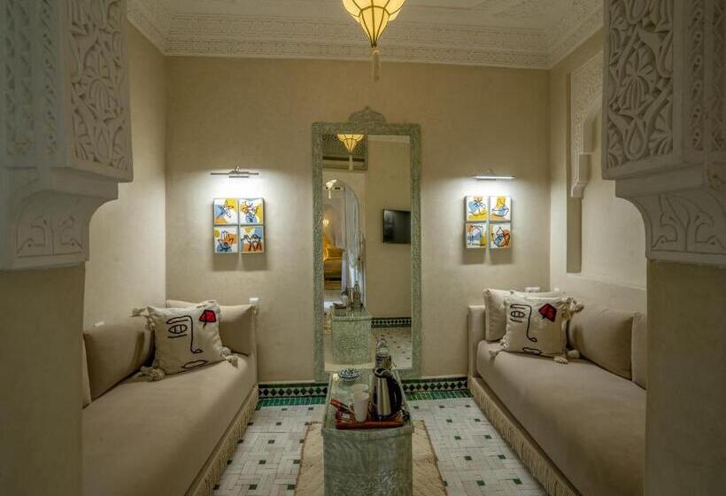 سوییت, Riad Almisk