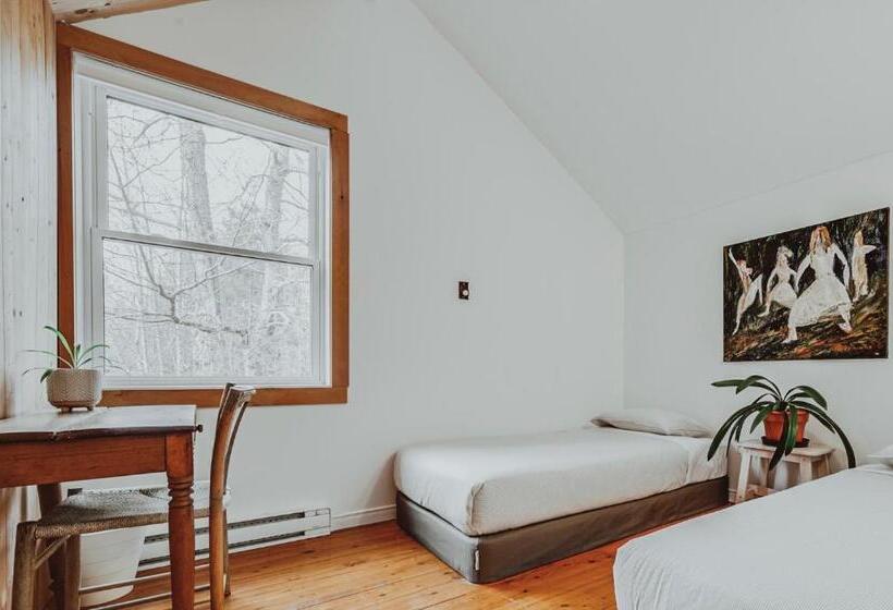 Номер Стандарт Совместная Ванная, Auberge Yoga Salamandre