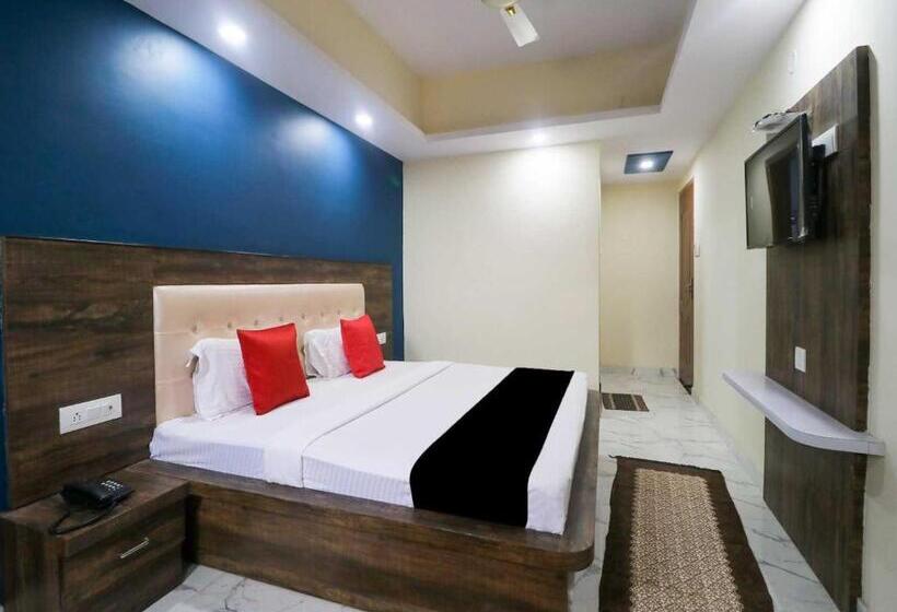 트리플 클래식 룸, Oyo Hotel Nekiram