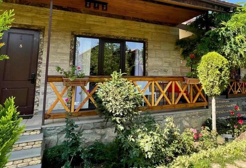 Номер Стандарт Вид на Сад, Grig House Eco Resort