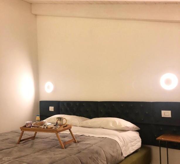 스탠다드 룸 킹사이즈 침대, Suite61