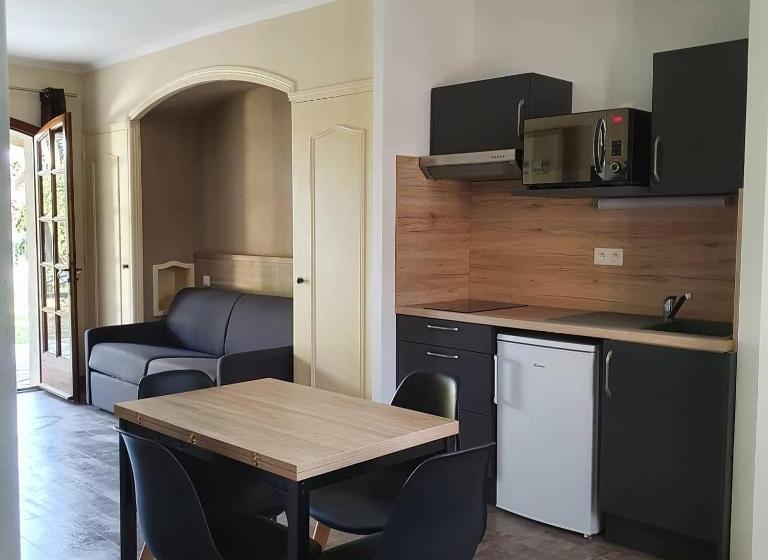 Апартаменты 1 Спальня Вид на Бассейн, Auberge De La Tour  Appartements