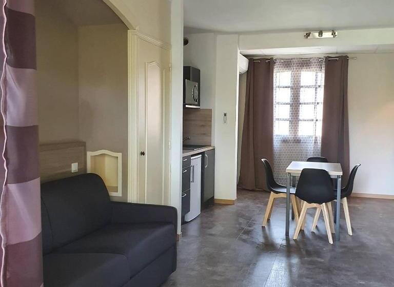 Апартаменты 1 Спальня, Auberge De La Tour  Appartements
