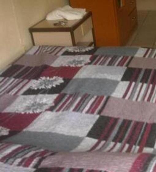 استودیوی استاندارد, Tonys Guest House