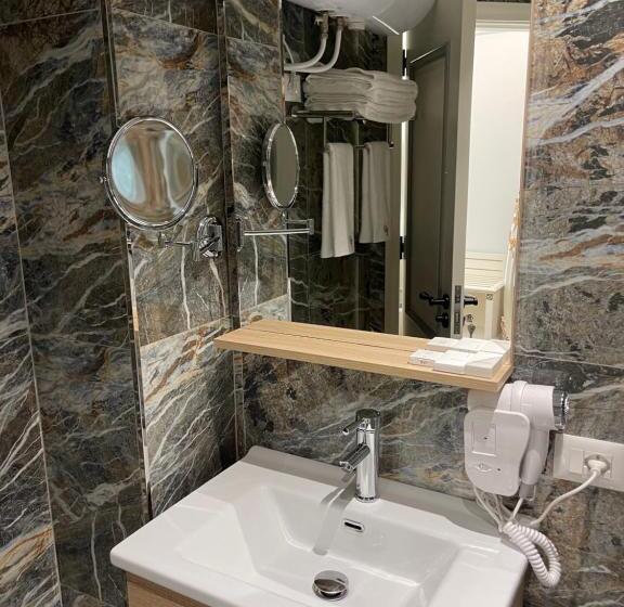 带城市景观的套间, Sol Invictus Boutique Hotel Durres Albania