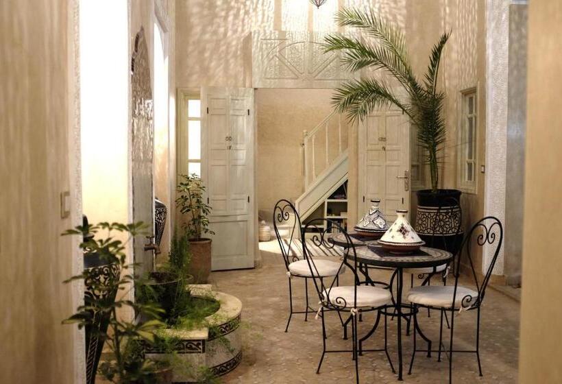 اتاق استاندارد با تخت بزرگ, Riad Tazzori
