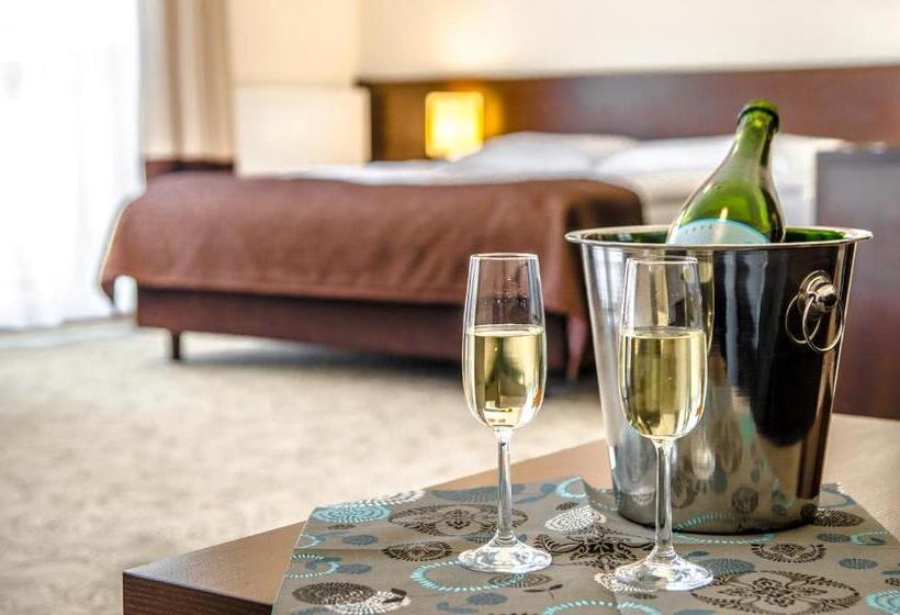Quarto Familiar, Emocja Spa