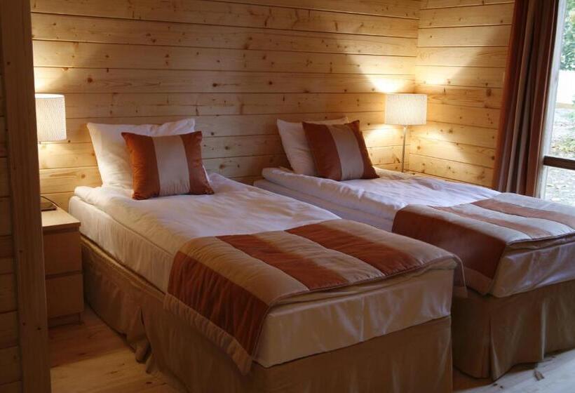 小室, Jabłoń Lake Resort