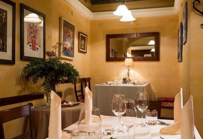 سوییت خانوادگی, Rooms & Restaurant Ostarija