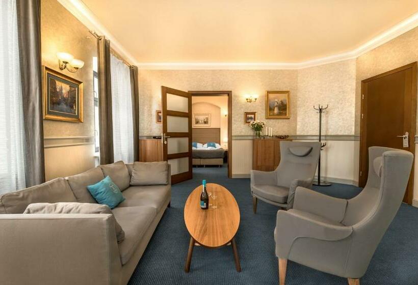 جناح, Apartamenty Rynek 20