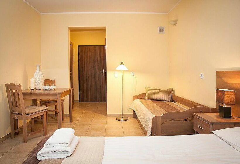 اتاق استاندارد سه نفره, Planeta Hotel & Restauracja