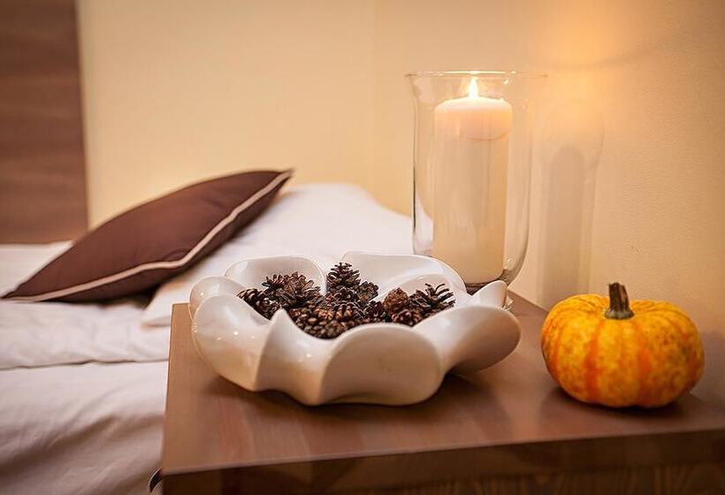اتاق پریمیوم چهارنفره, Planeta Hotel & Restauracja