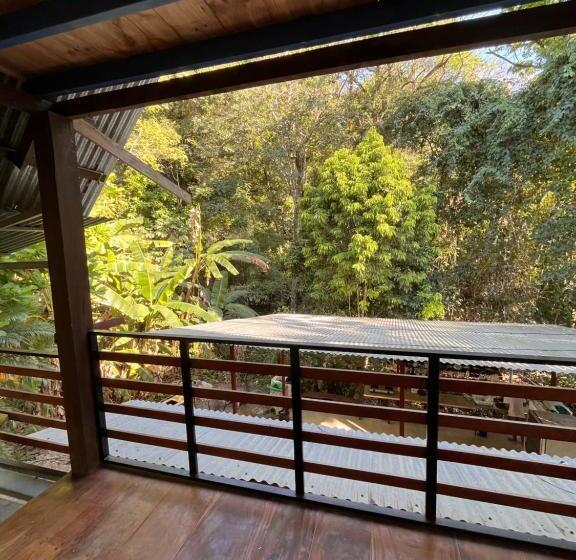 اتاق استاندارد با بالکن, Hostel Tuanis Surf Camp