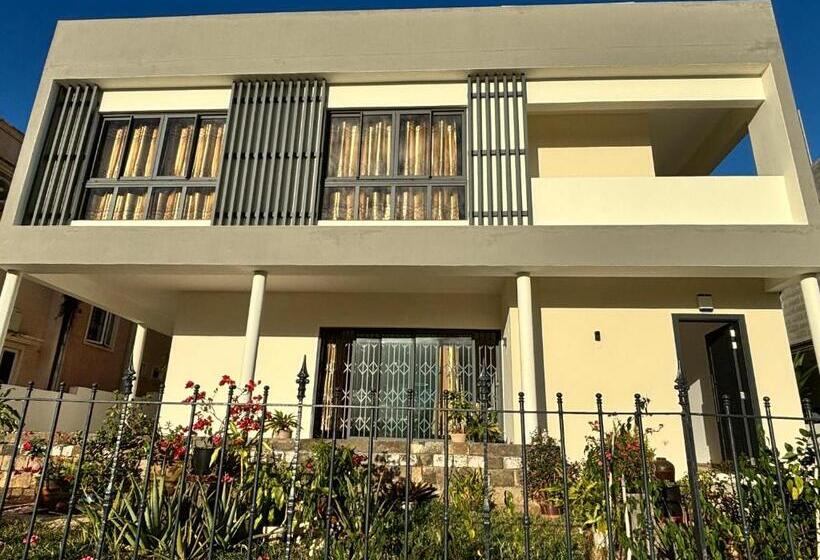 اتاق استاندارد با چشم‌انداز کوهستان, J Vais Residence By Sov