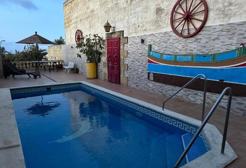 اتاق لوکس با بالکن, Tal Bir Farmhouse