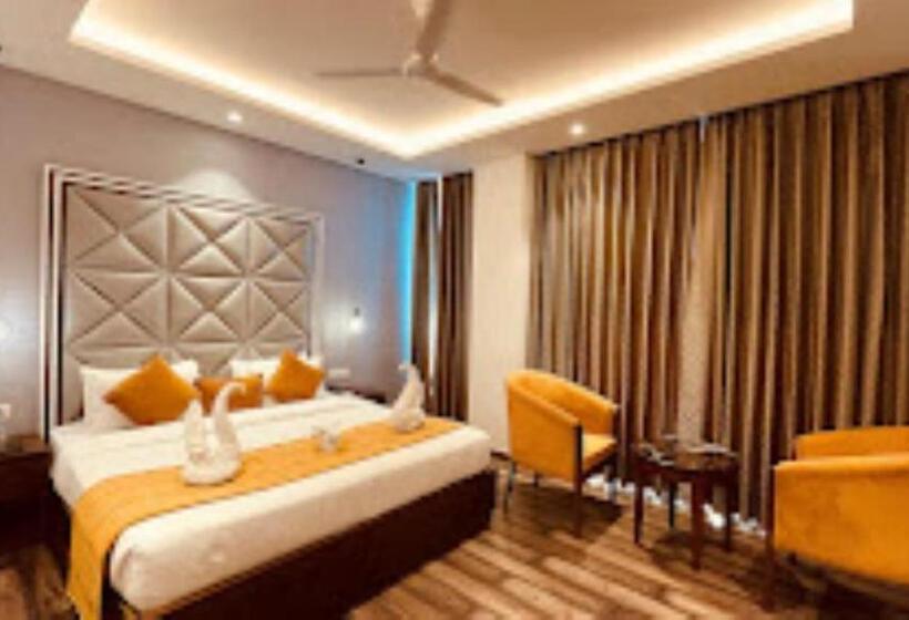 Номер Стандарт, The Vilana Luxurious Hotel In Rishikesh , Uttarakhand