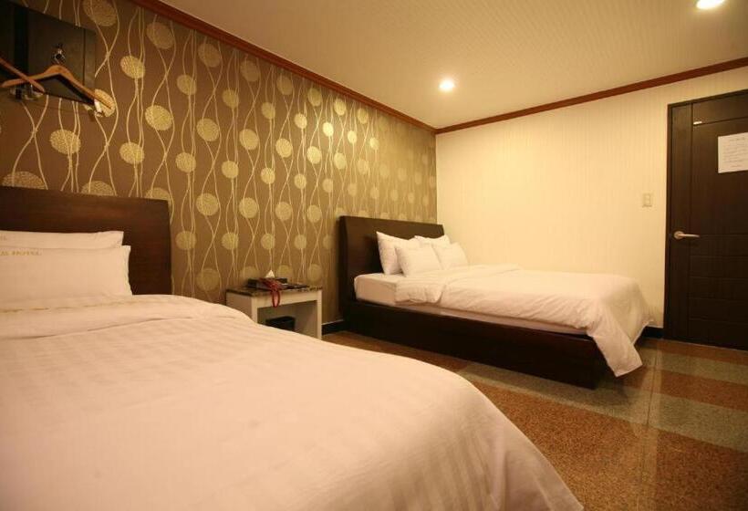 Quarto Deluxe, New World Hotel Yongsan