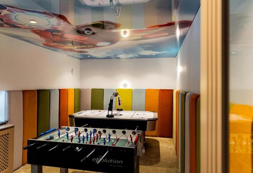 سوئیت جونیور خانوادگی, Park Hotel Bristol