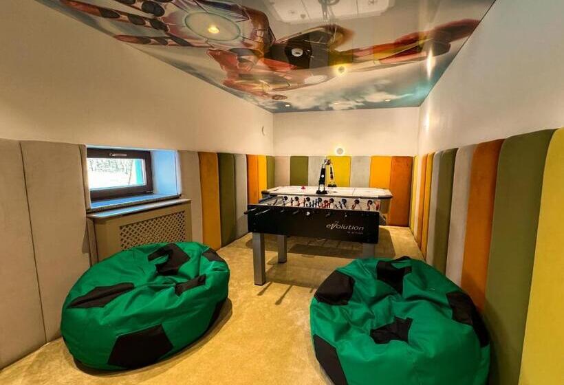 سوئیت جونیور خانوادگی, Park Hotel Bristol