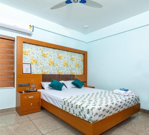Номер Deluxe Кровать Кинг, Rams Guest House Meadows Near Lulu Mall & Kims Hospital