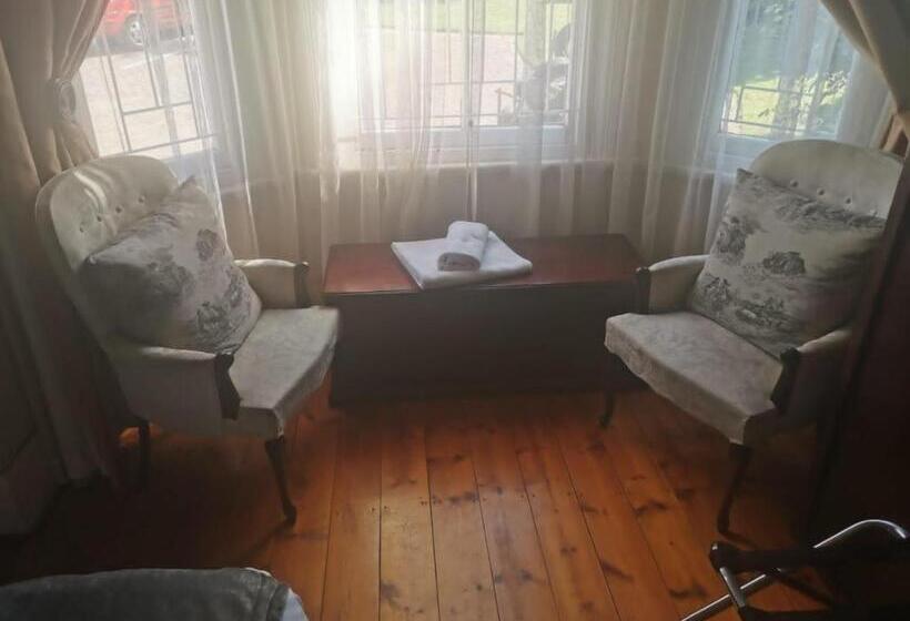 Номер Комфорт, Tom S Place Guest House