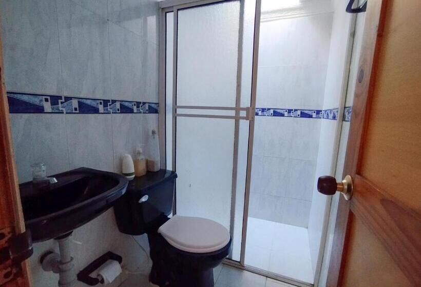 이코노미 쿼드러플룸(공용 화장실), Yahvé Casa Hostal