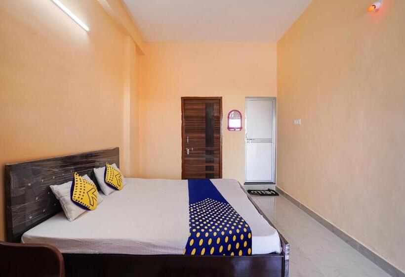 اتاق کلاسیک سه تخته, Spot On Hotel Pragya 5