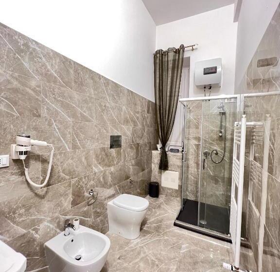 اتاق لوکس با تخت بزرگ, Aristocasa B&b Luxury Rooms