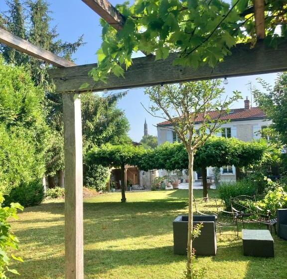 Номер Стандарт, Pierres Et Jardins