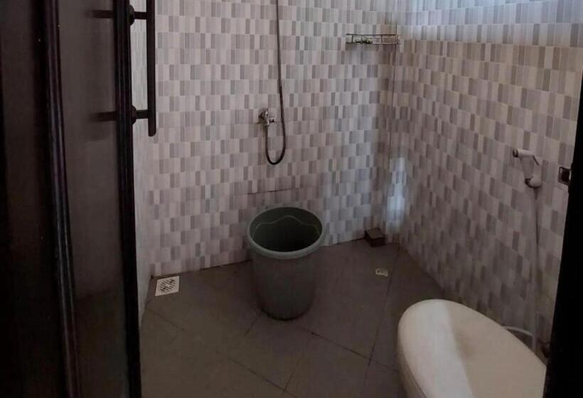 Номер Стандарт, Oyo 93525 Griya Wafira Trenggalek Syariah